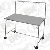 . MBKMA S28 - MESA PARA INSTRUMENTAIS CIRÚRGICO 120 X 60 X 100 CM TOTALMENTE EM AÇO INOX COM GANCHEIRA 10 GANCHOS